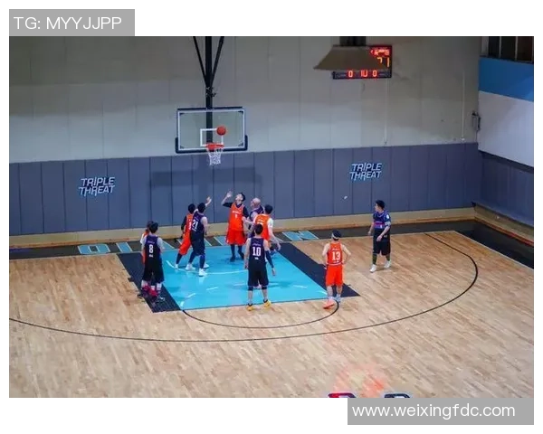 重庆篮球队在总决赛中的灵活性展现与战术调整分析