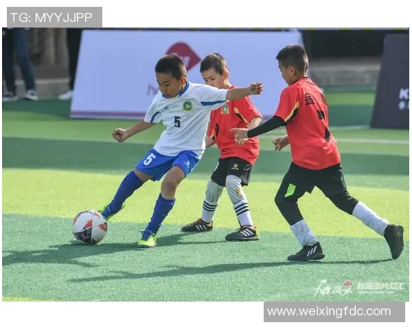 2023年足球明星出场盛况回顾与精彩瞬间盘点